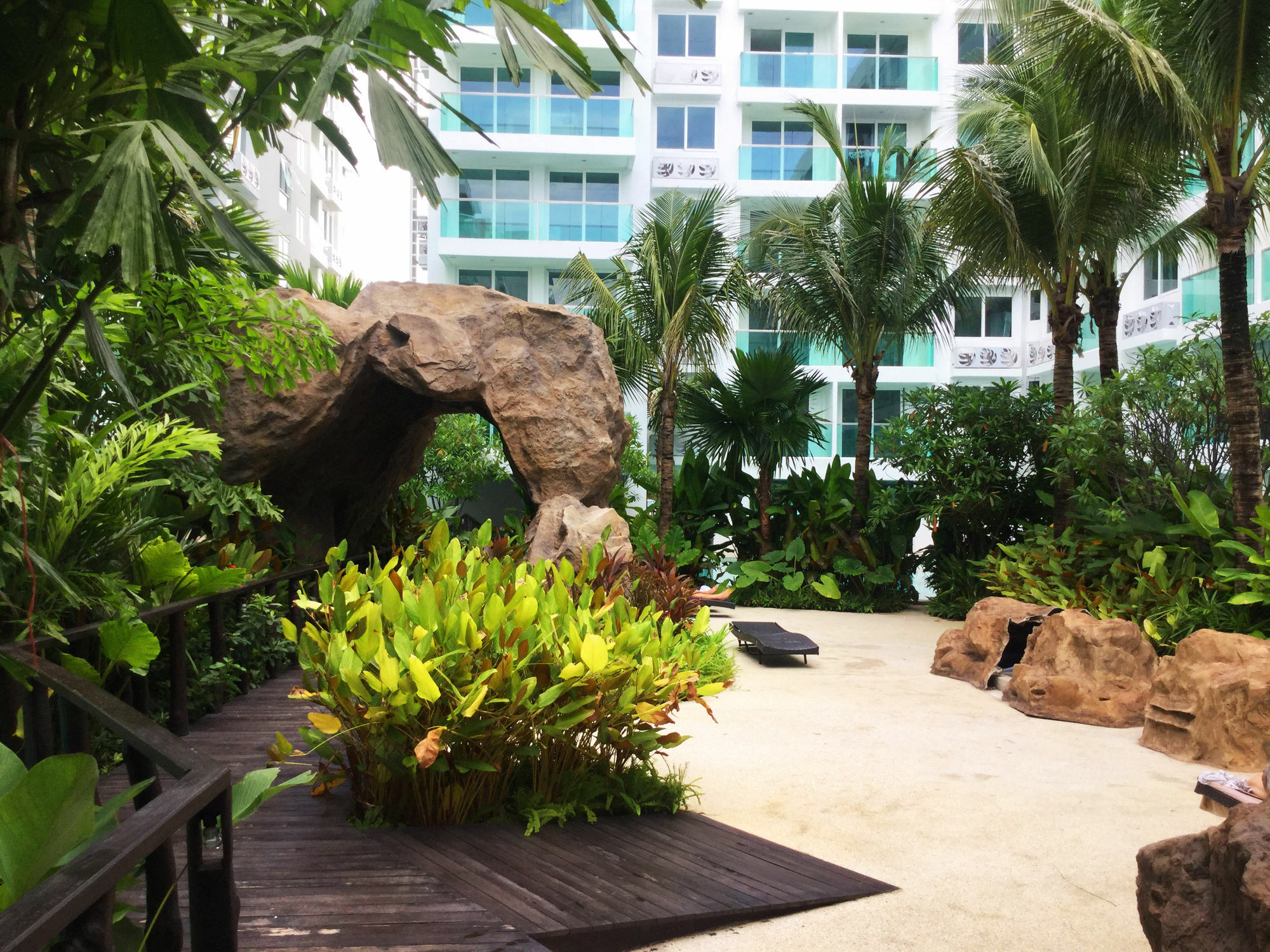 Amazon Residence By Pattaya Sunny Rentals Jomtien Beach Exterior photo